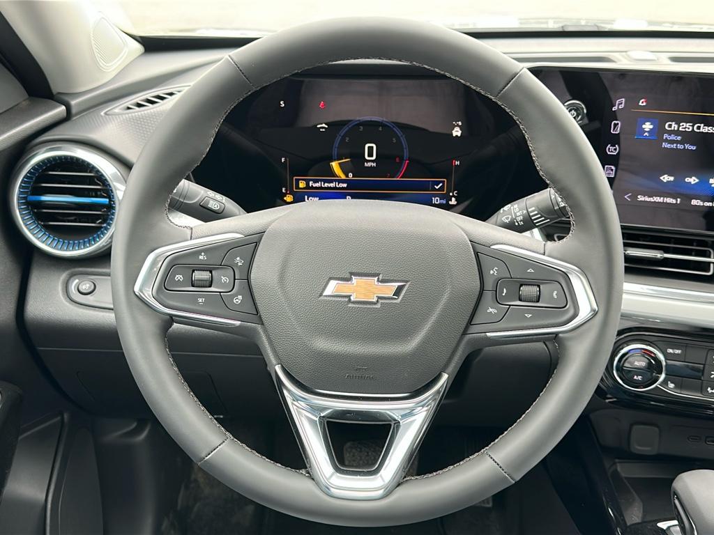 2025 Chevrolet Trax LT photo 3