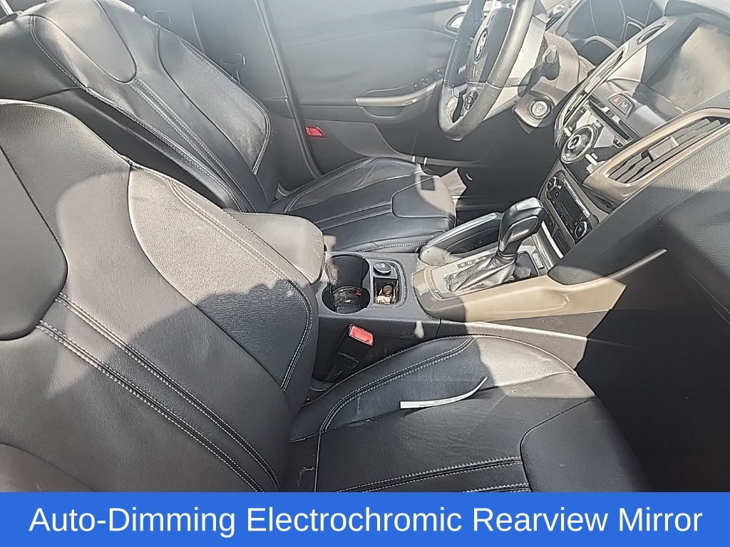 2012 Ford Focus SEL photo 15