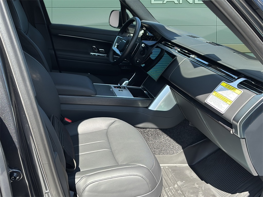 2025 Land Rover Range Rover SE photo 9