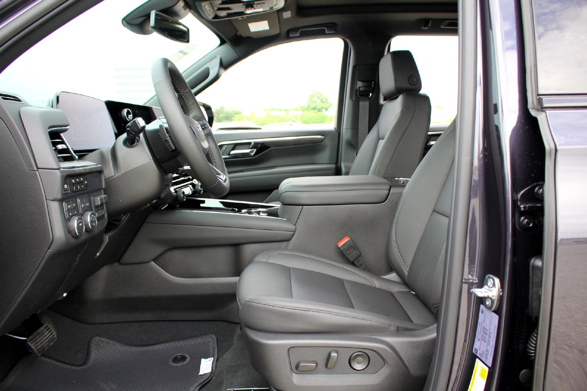 2025 Chevrolet Tahoe Z71 photo 7