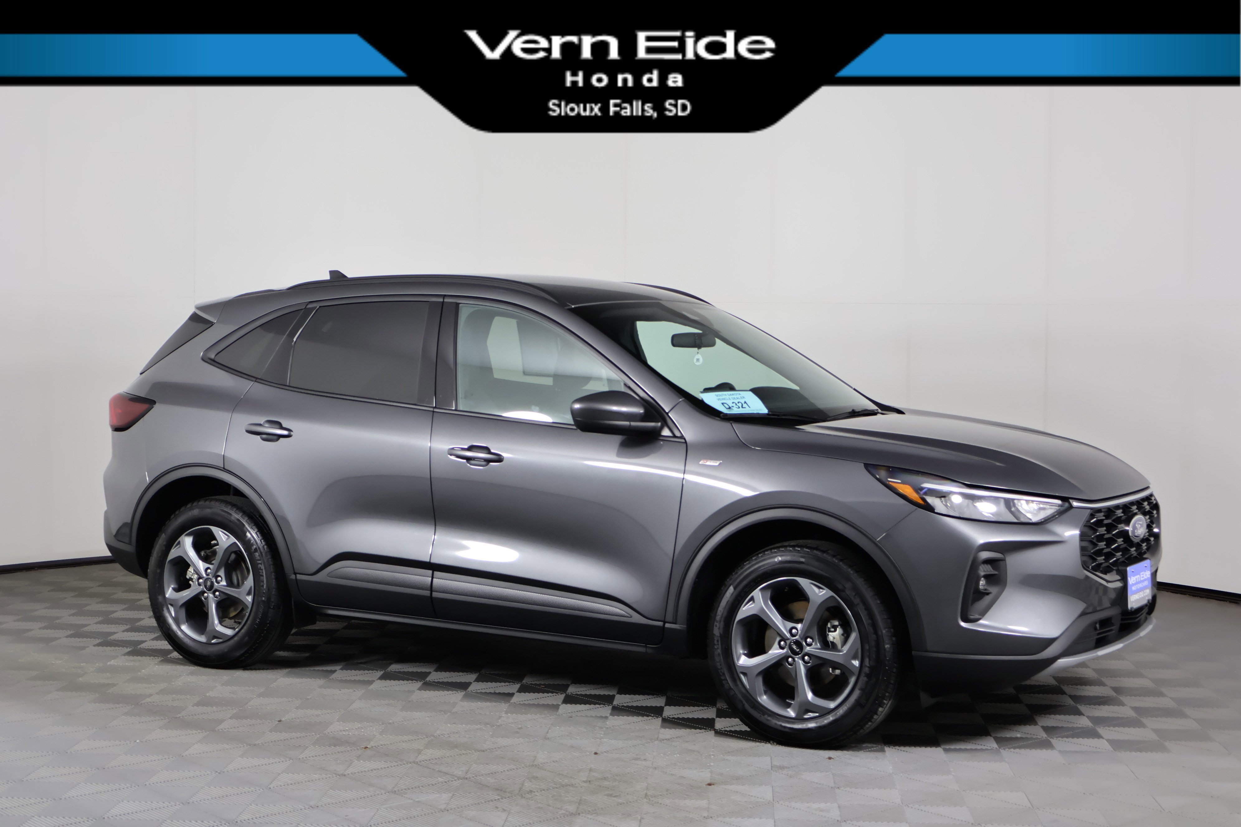 2025 Ford Escape ST-Line Select's photo