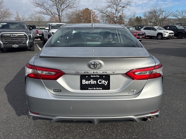 2020 Toyota Camry SE photo 4