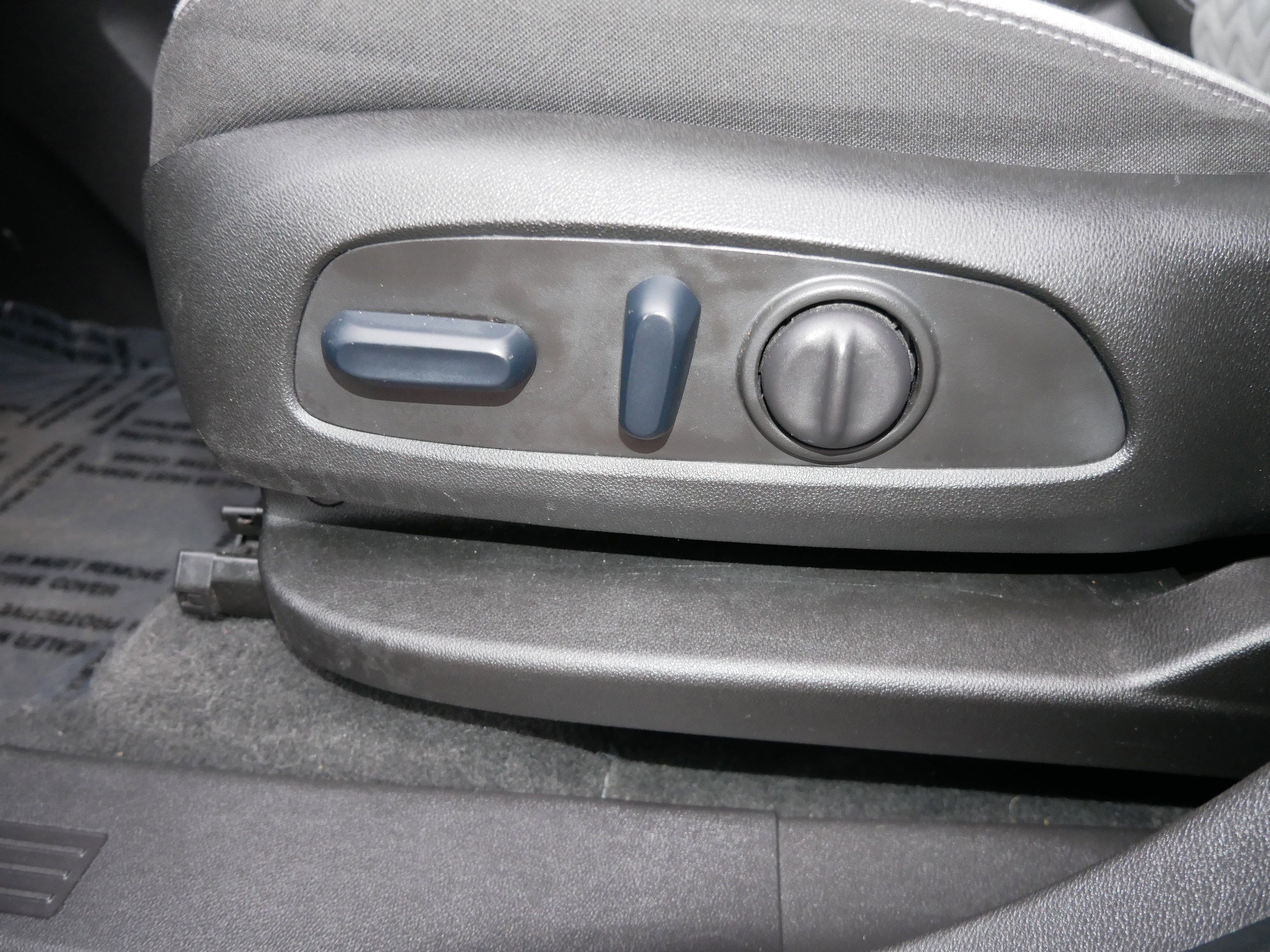 2024 Chevrolet Equinox LT photo 17