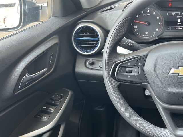2025 Chevrolet Trax LS photo 13