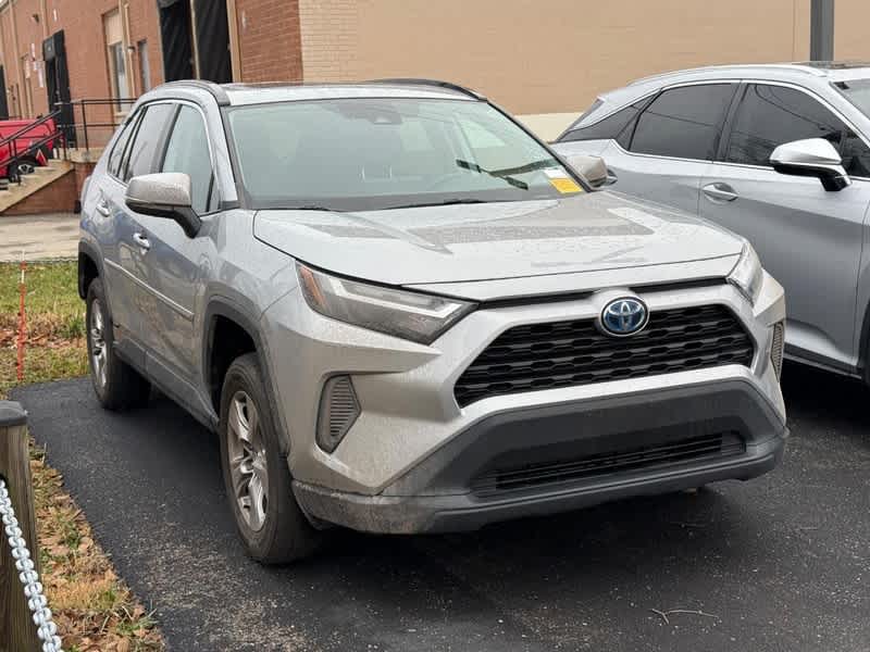 2022 Toyota RAV4 XLE's photo