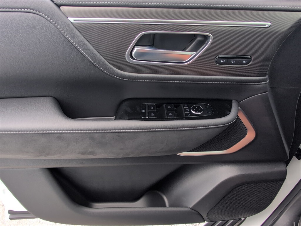2026 Infiniti QX80 Luxe photo 14