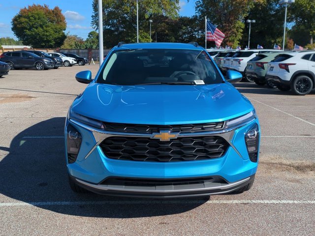 2026 Chevrolet Trax LT photo 2