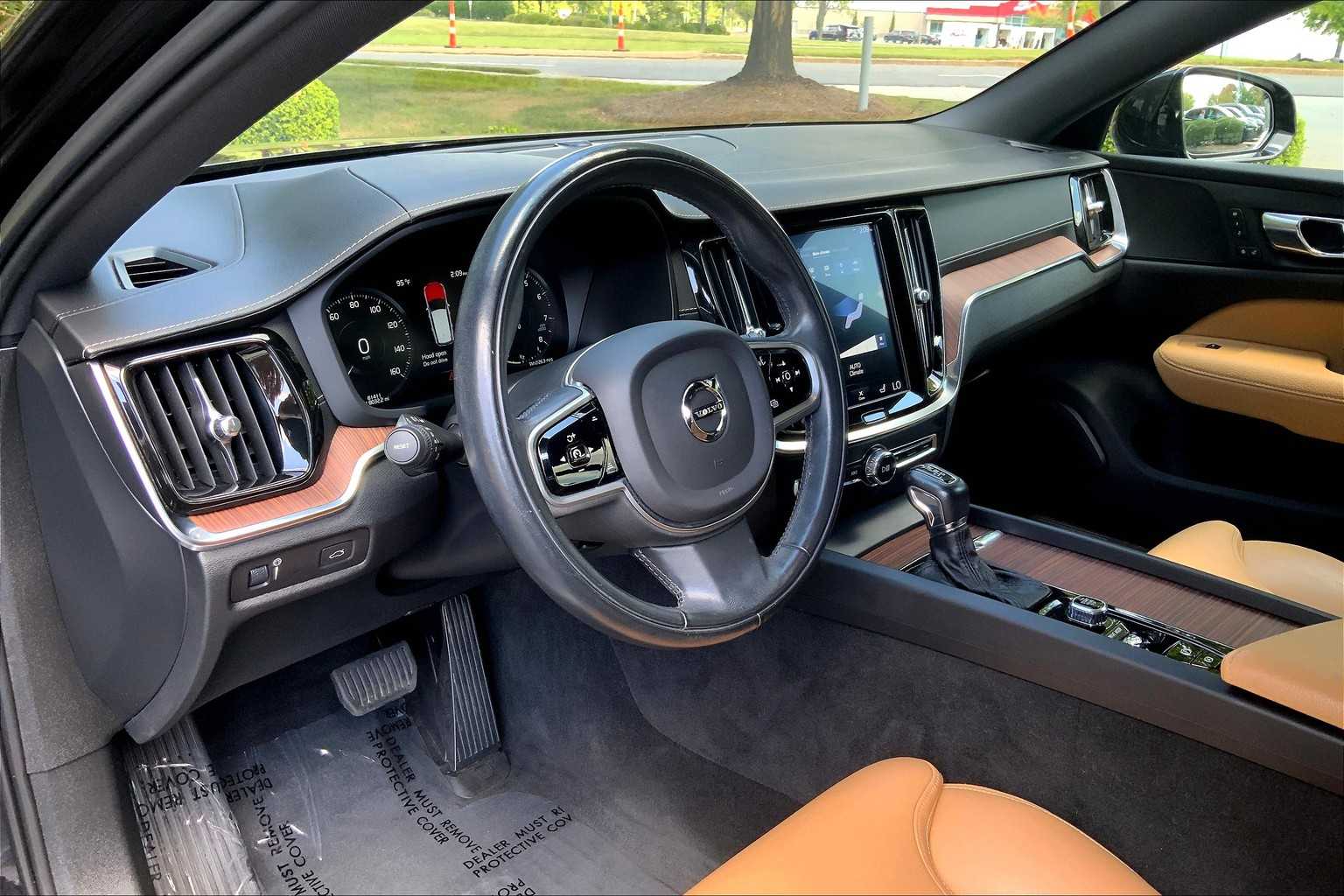 2020 Volvo V60 Cross Country photo 10