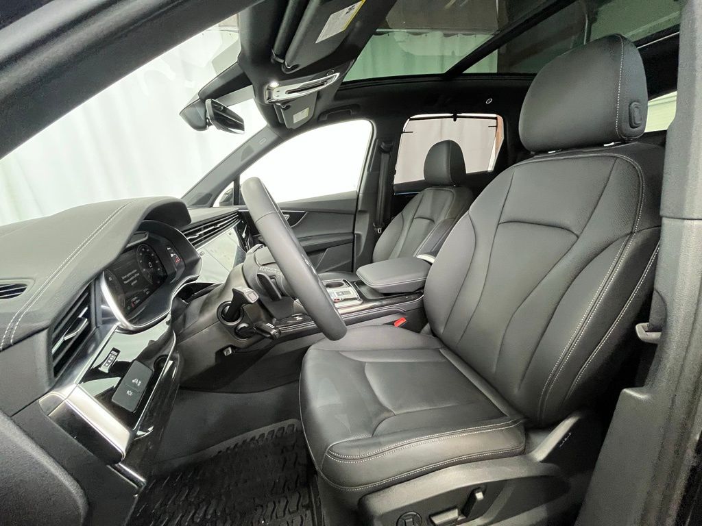 2025 Audi Q7 55 Premium Plus photo 9