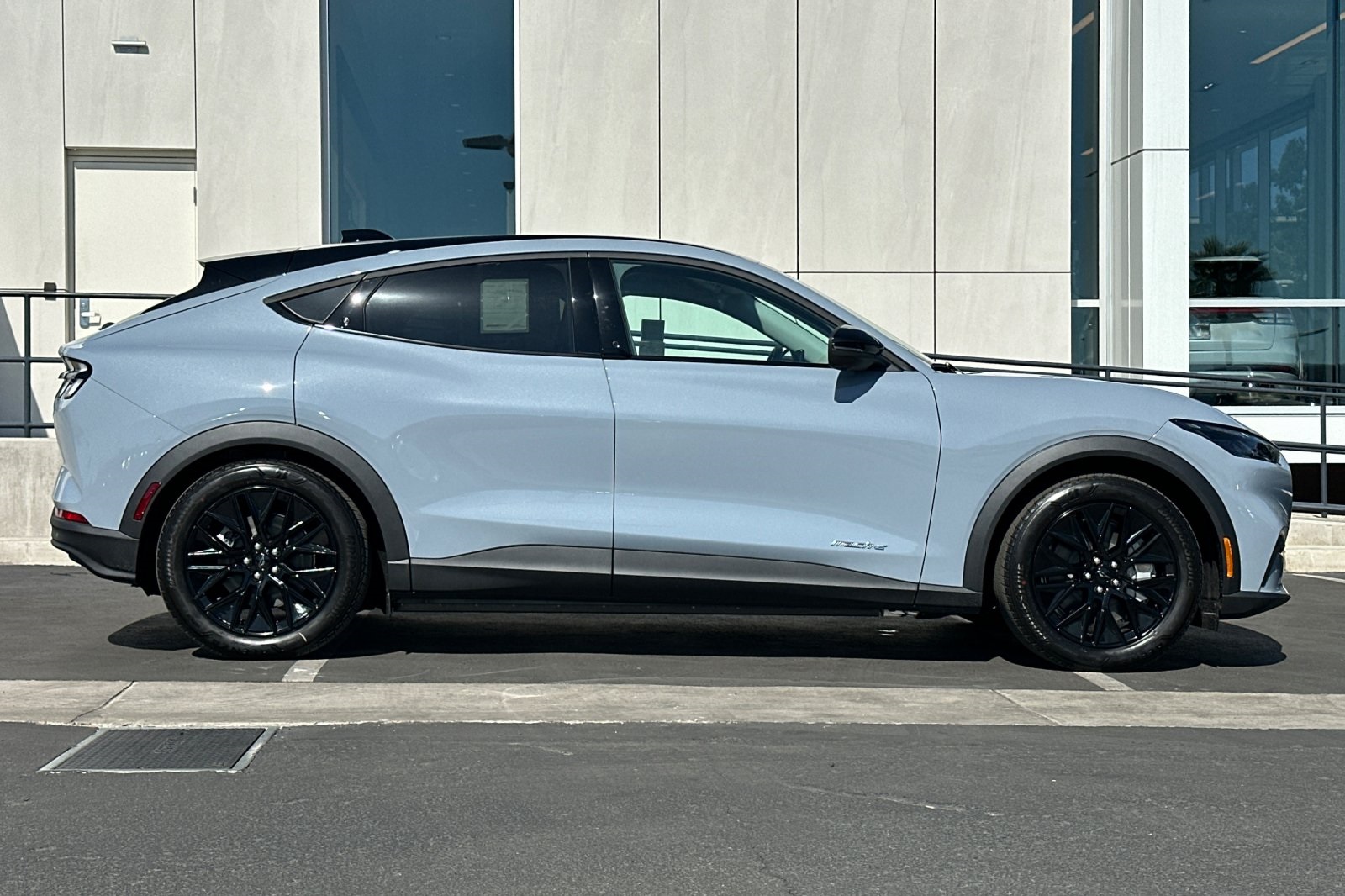 2025 Ford Mustang Mach-E Select photo 2