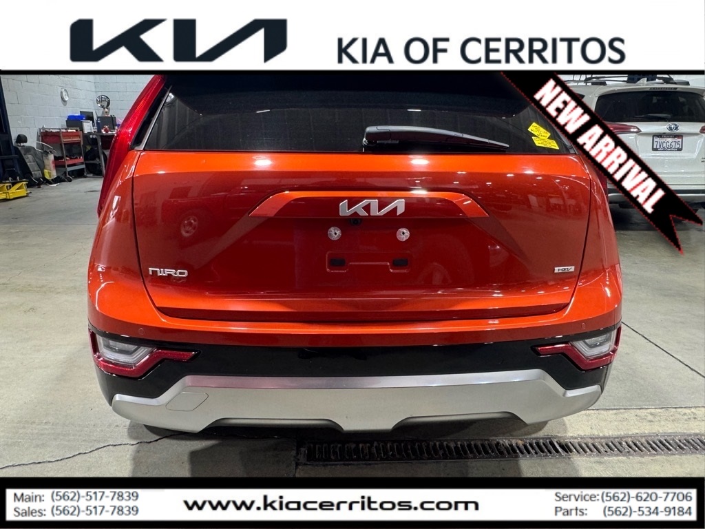 2023 Kia Niro SX Touring photo 2