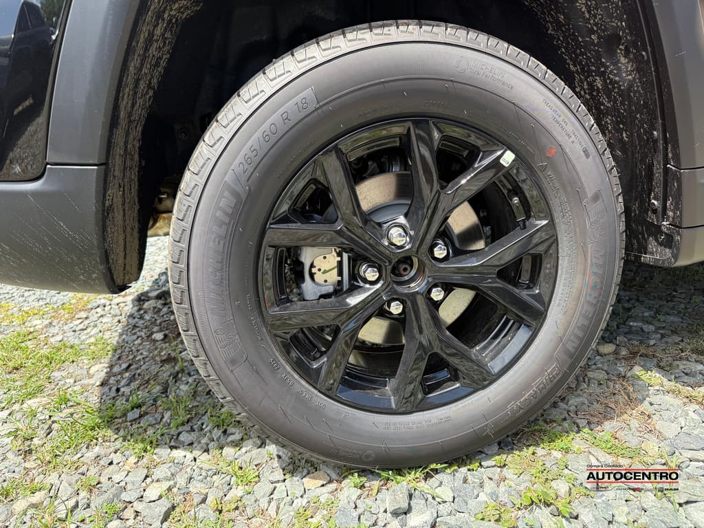 2025 Jeep Grand Cherokee Laredo Altitude photo 3