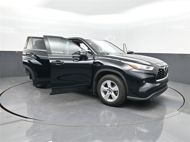 2020 Toyota Highlander LE photo 22