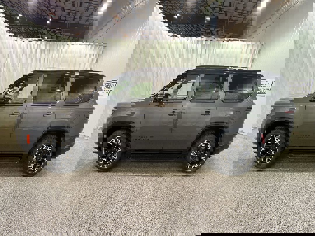 2025 Jeep Wagoneer Series II Overland photo 2