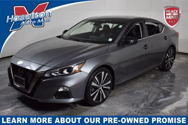 2022 Nissan Altima SR's photo