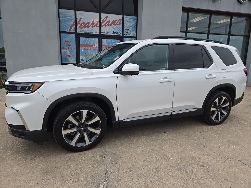 2023 Honda Pilot Elite photo 2