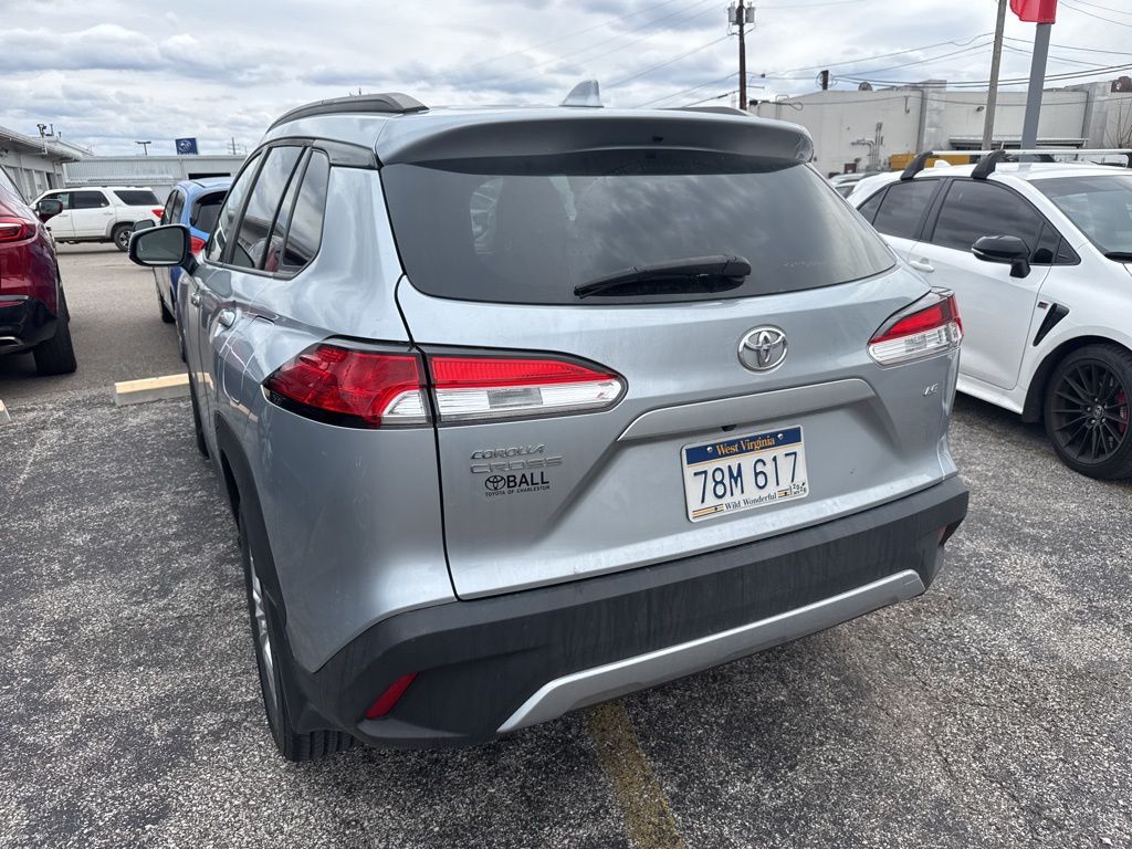 2023 Toyota Corolla Cross LE photo 4