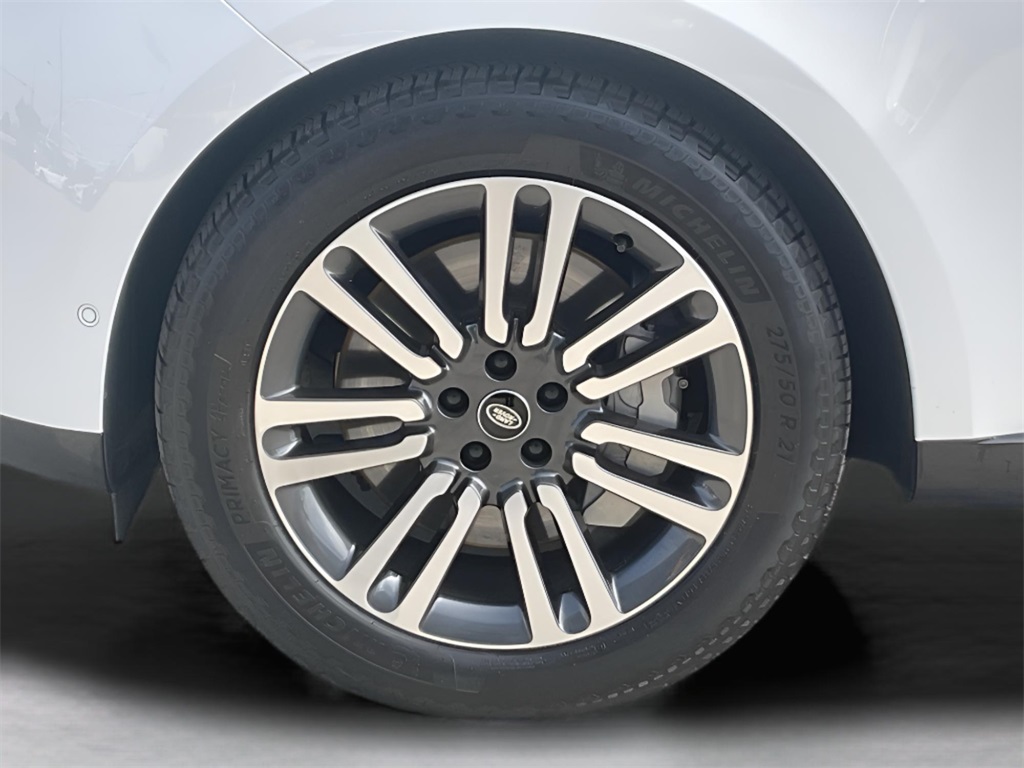 2023 Land Rover Range Rover SE photo 5