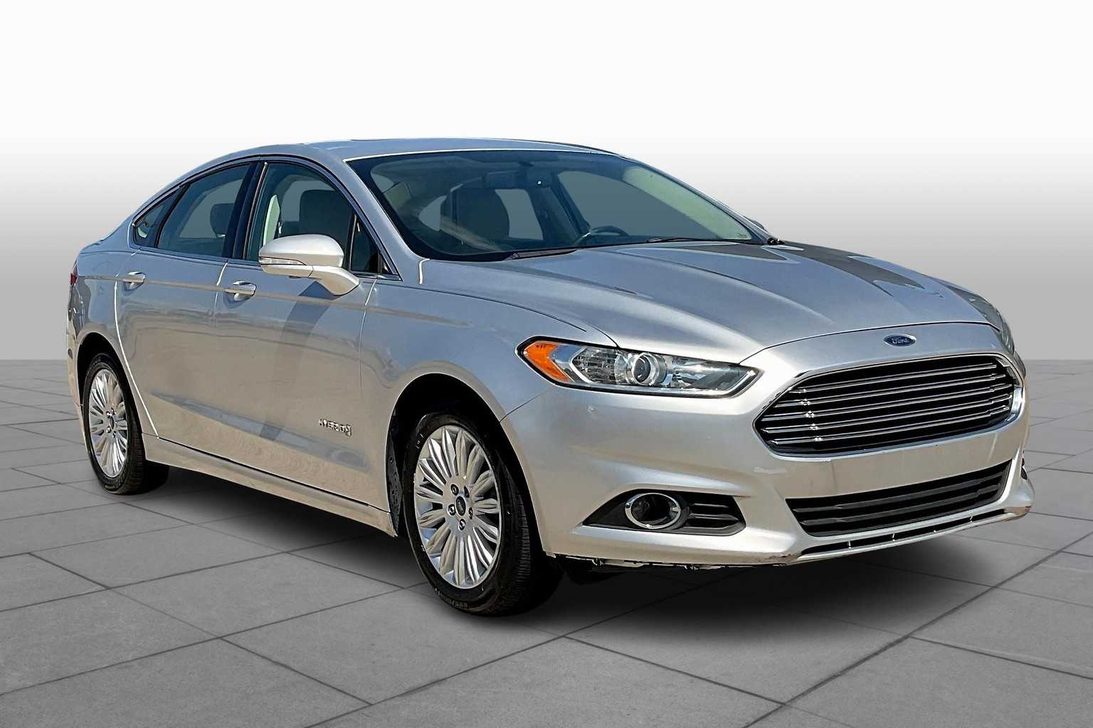 2014 Ford Fusion SE Hybrid photo 2