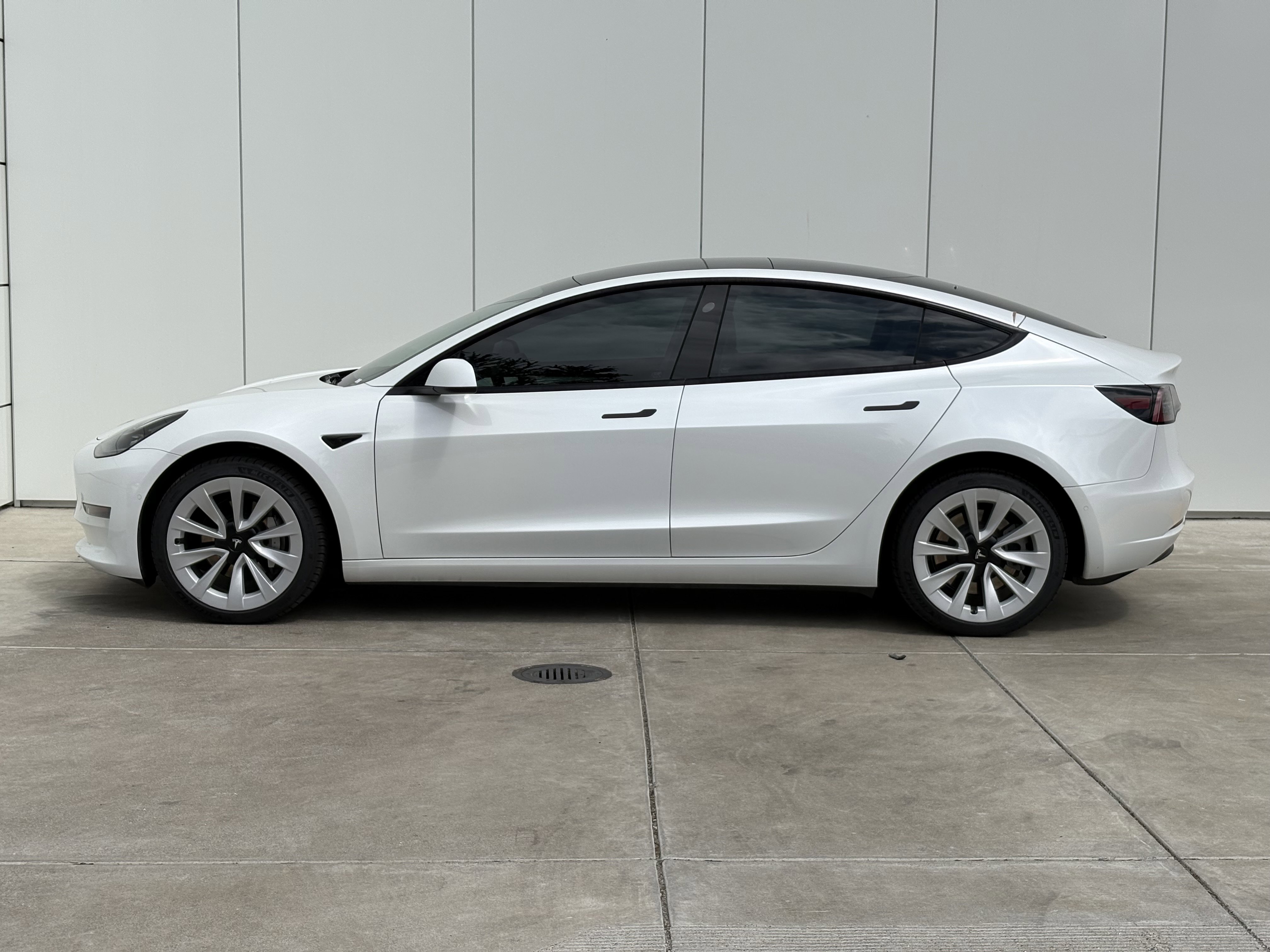 2021 Tesla Model 3 Standard Range Plus photo 4