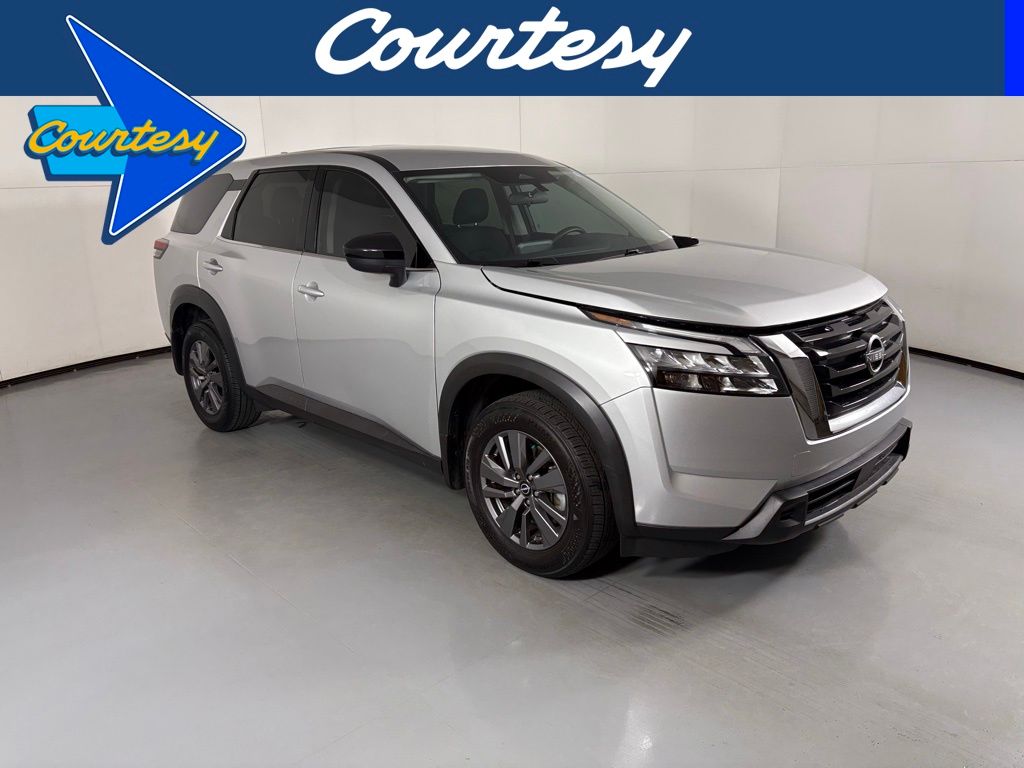 2025 Nissan Pathfinder S's photo