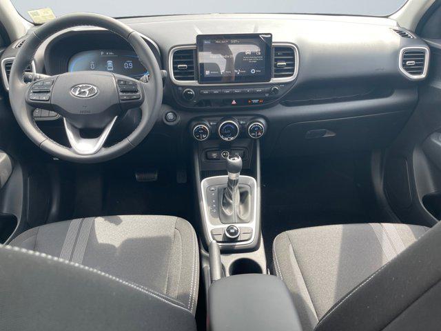 2025 Hyundai Venue SEL Limited photo 9