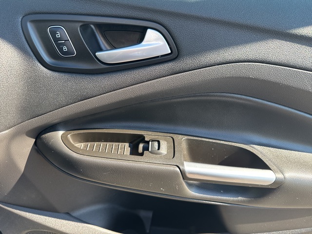 2017 Ford C-Max Hybrid SE photo 18