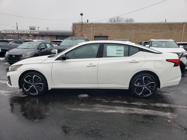 2025 Nissan Altima 2.5 SR photo 2