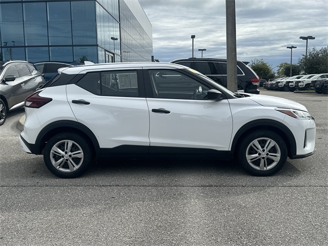 2023 Nissan Kicks S photo 3