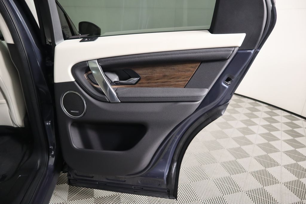 2025 Land Rover Discovery Sport S photo 24