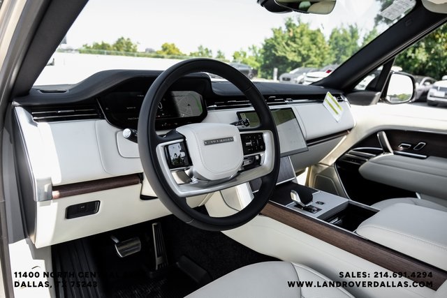 2025 Land Rover Range Rover SE photo 2
