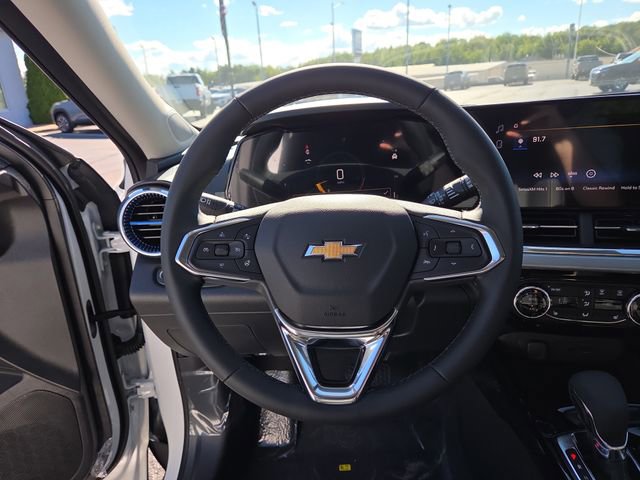 2025 Chevrolet Trax LT photo 14