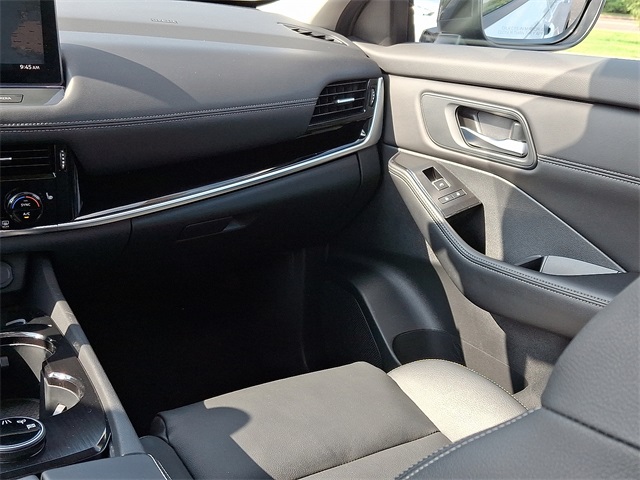 2024 Nissan Rogue SL photo 17