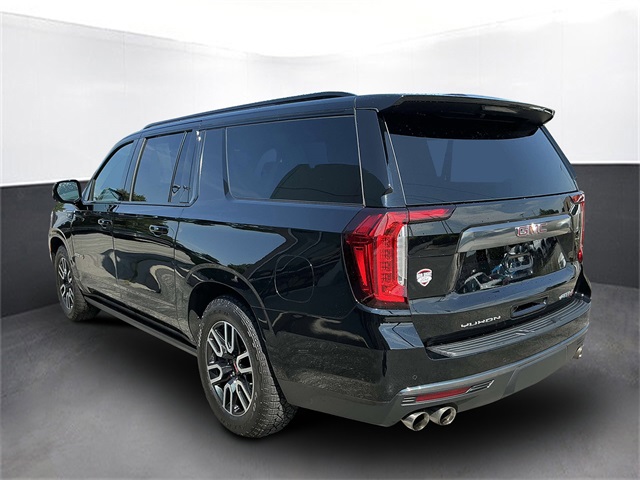 2022 Gmc Yukon XL AT4 photo 2