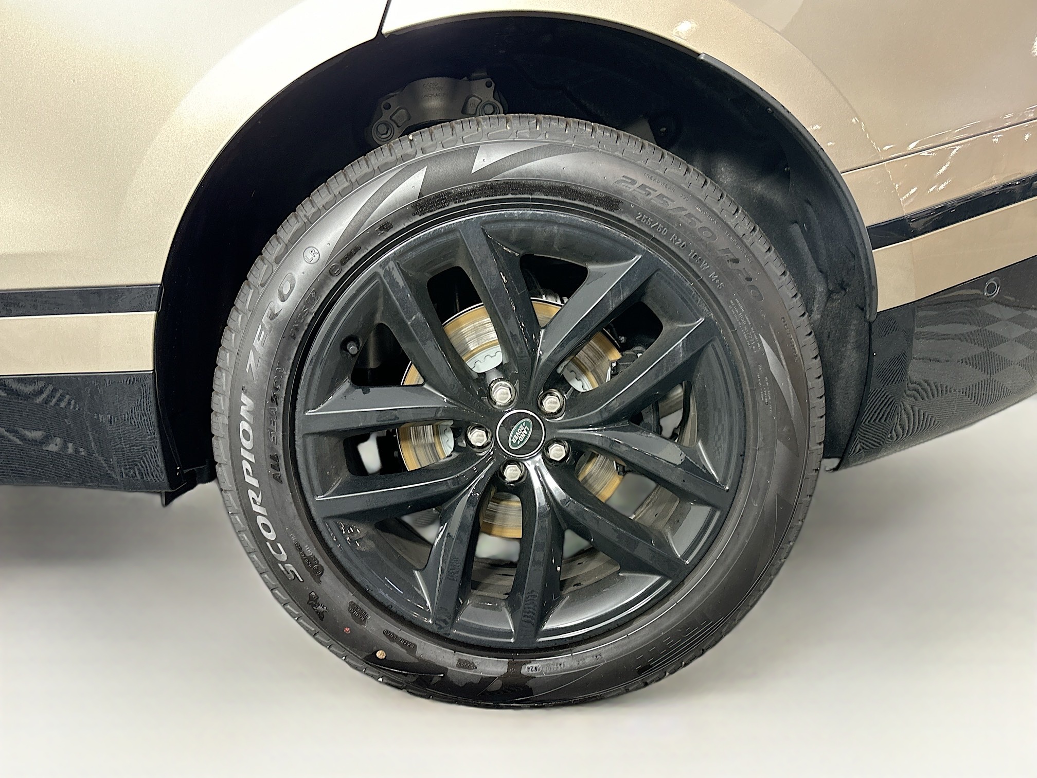 2026 Land Rover Range Rover Velar SE photo 21
