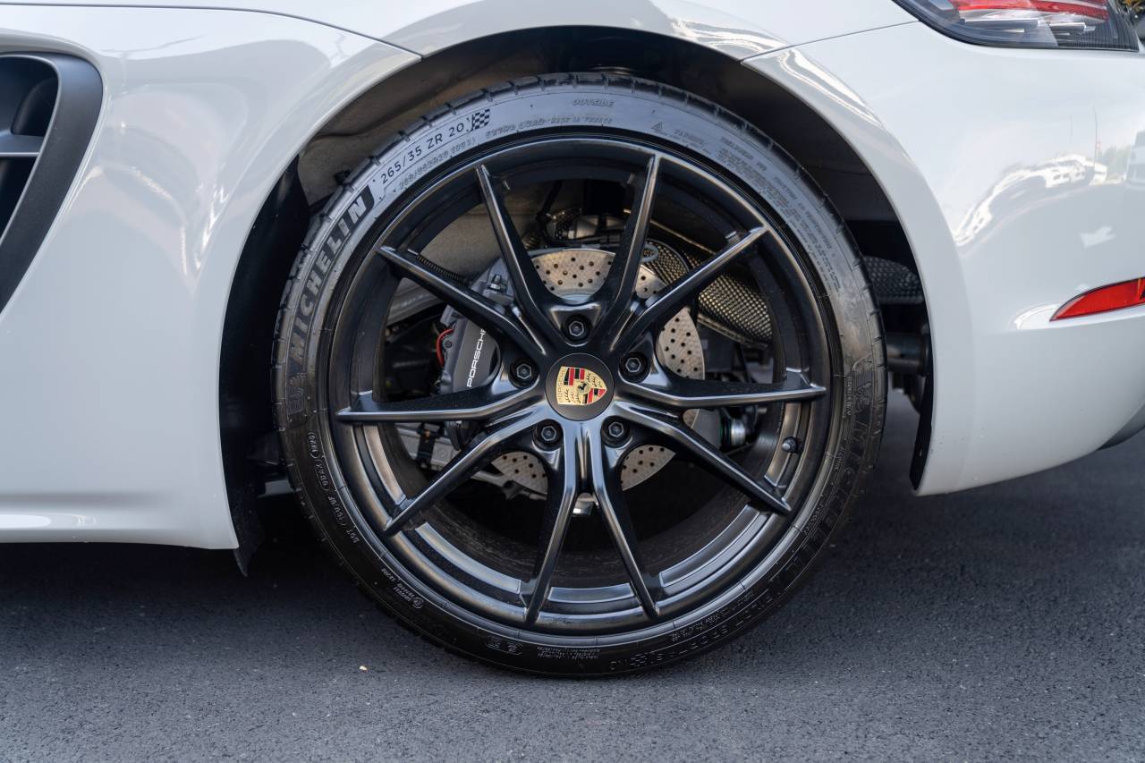 2025 Porsche Cayman photo 11