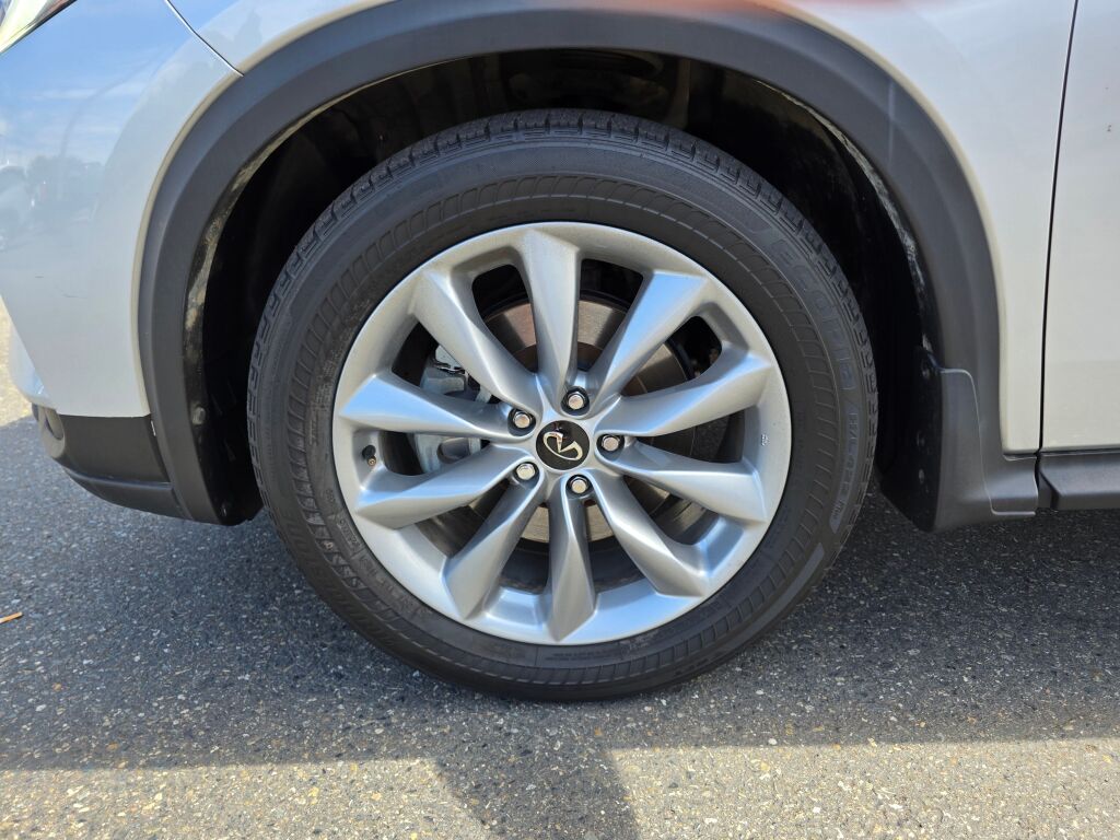 2021 Infiniti QX50 Luxe photo 9