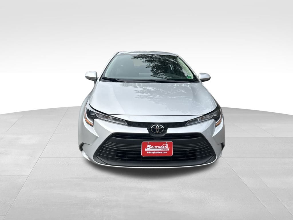 2023 Toyota Corolla LE photo 2