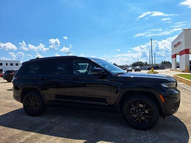 2024 Jeep Grand Cherokee Altitude photo 3