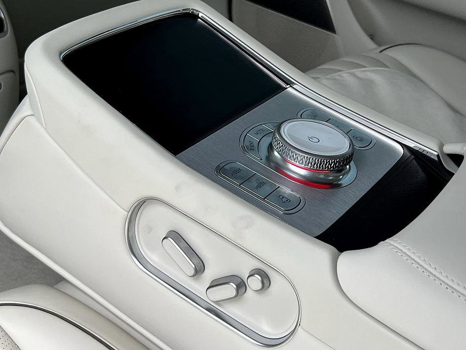 2025 Genesis G90 3.5T E-Supercharger photo 10
