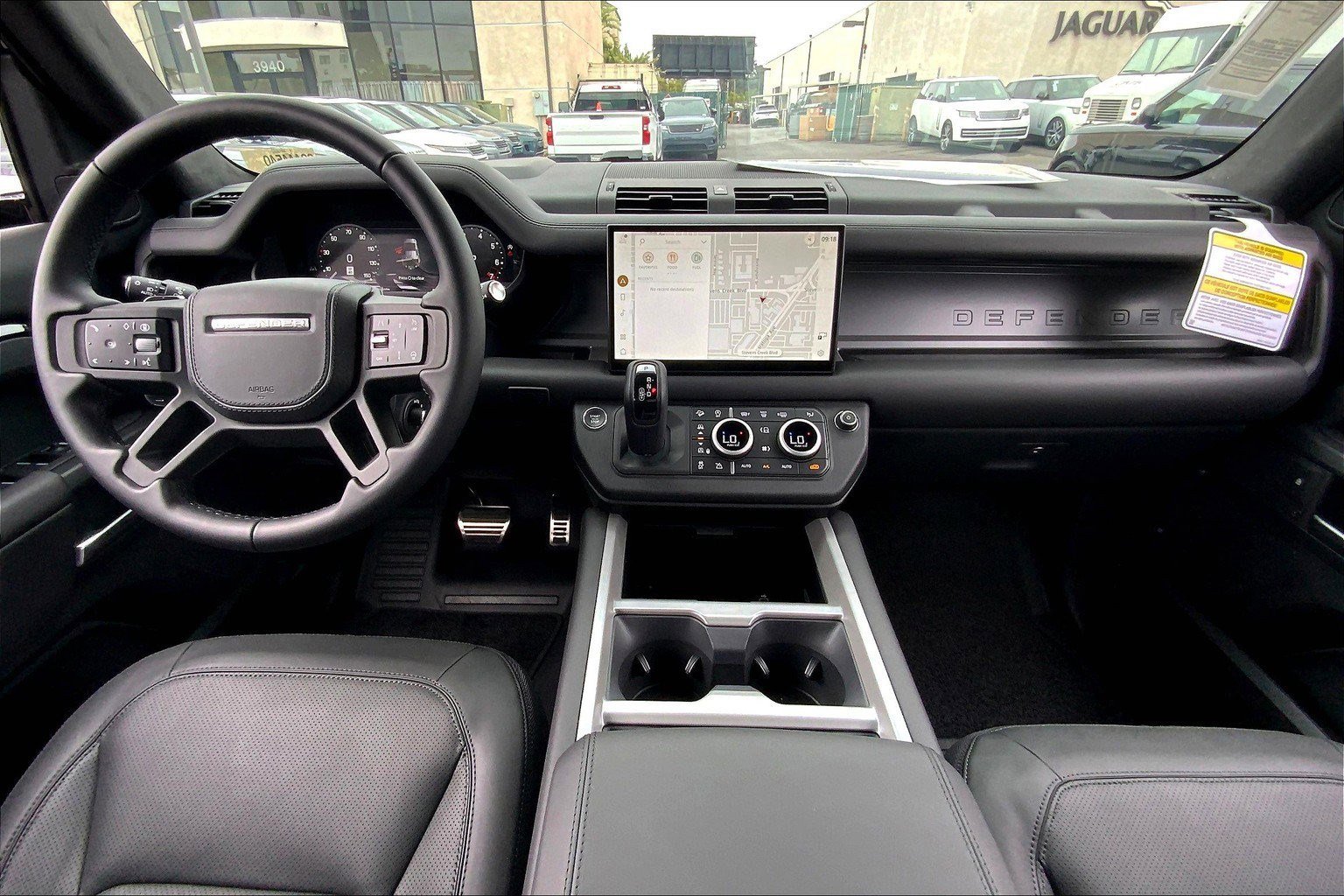 2025 Land Rover Defender 110 V8 photo 2