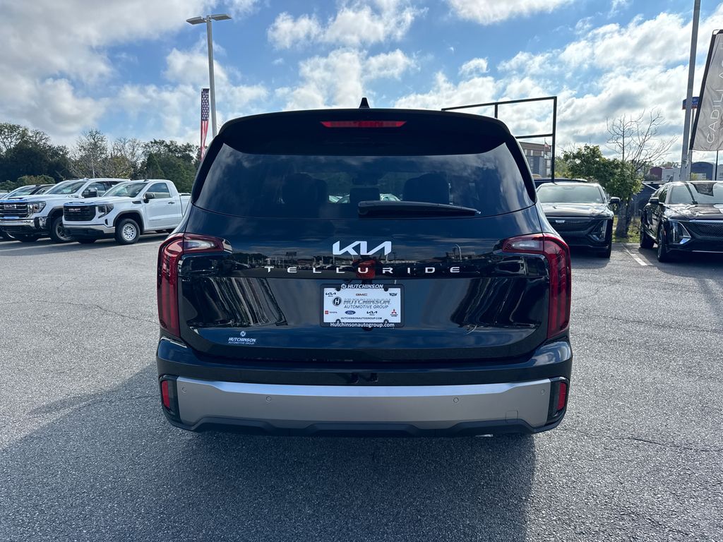 2025 Kia Telluride LX photo 4