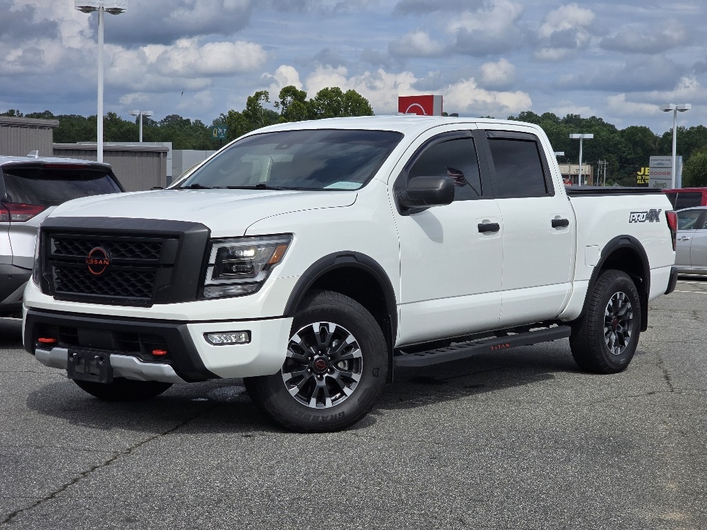 2024 Nissan Titan PRO-4X photo 2