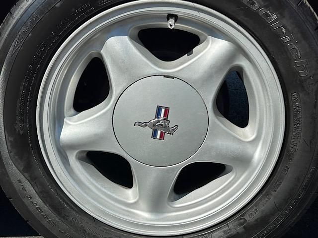 1992 Ford Mustang GT photo 37