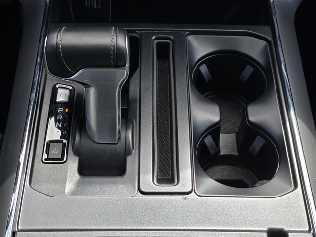 2022 Ford F-150 Lightning XLT photo 12
