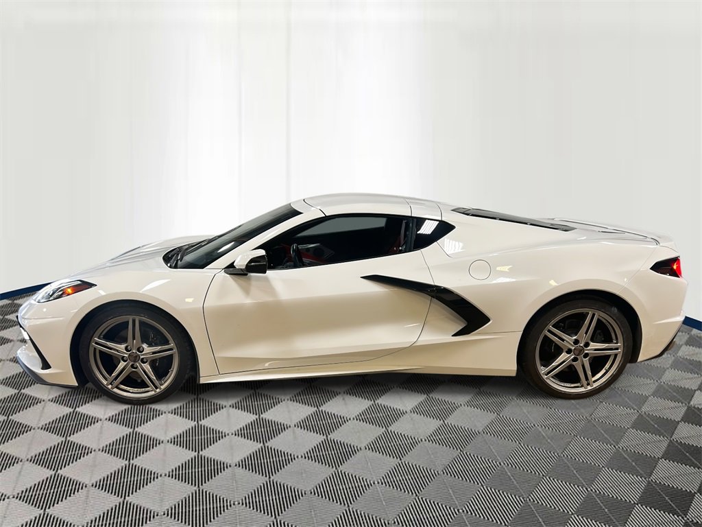 2024 Chevrolet Corvette Stingray 2LT photo 2