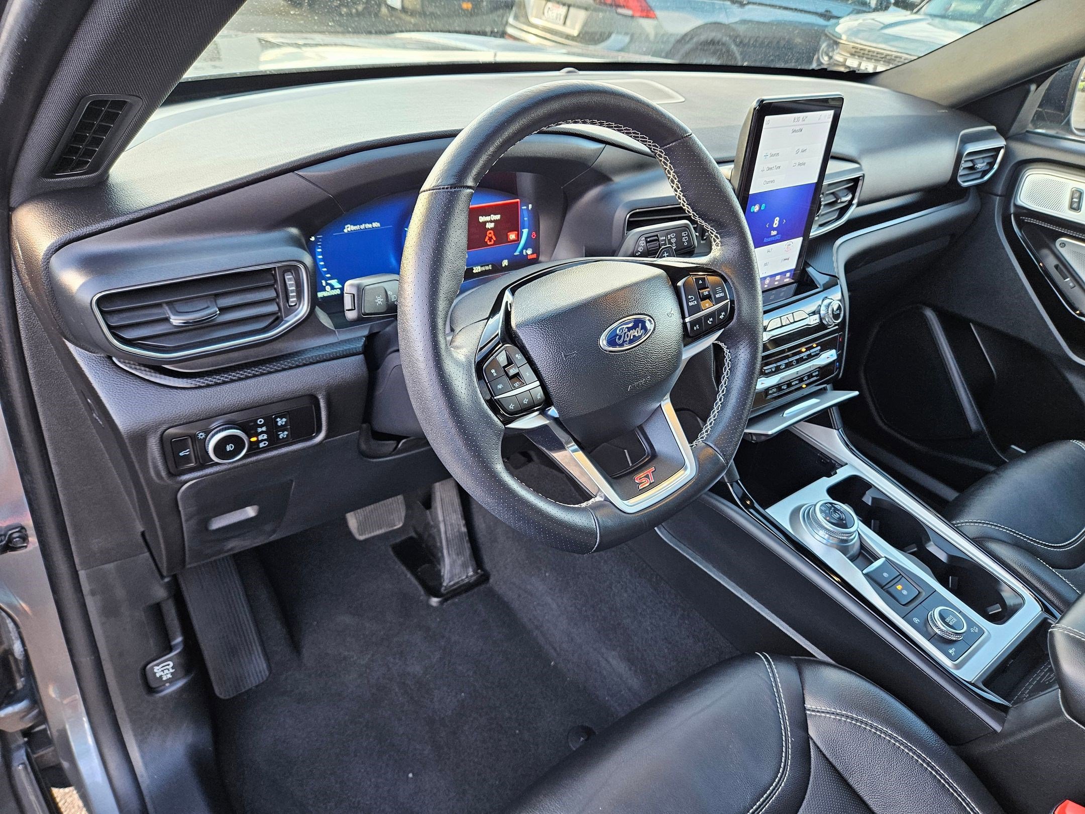 2023 Ford Explorer ST photo 9