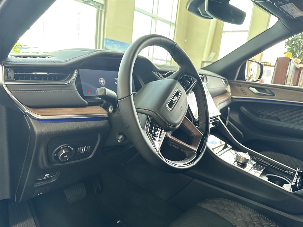 2025 Jeep Grand Cherokee Summit photo 20