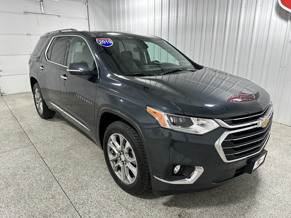 2019 Chevrolet Traverse Premier photo 2