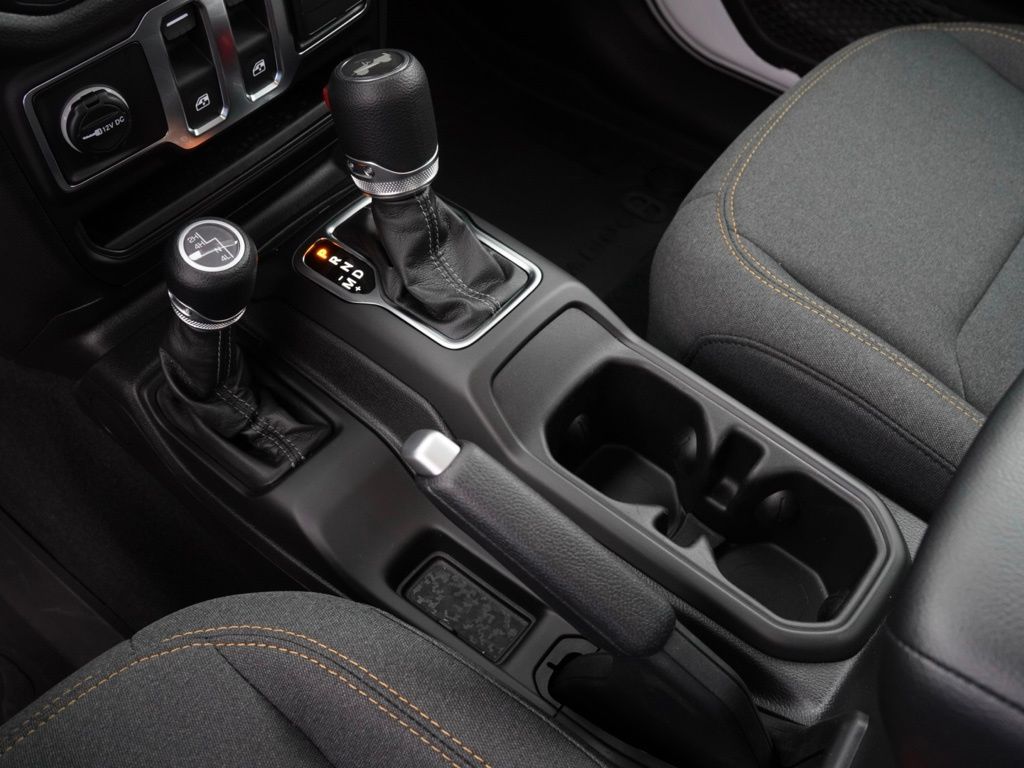 New 2026 Bright White Clear-Coat Exterior Paint Jeep Sport image 18